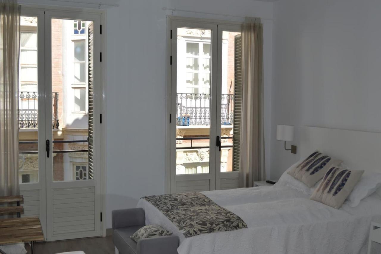 Modern Studio Flat Close To Plaza Merced Málaga Buitenkant foto
